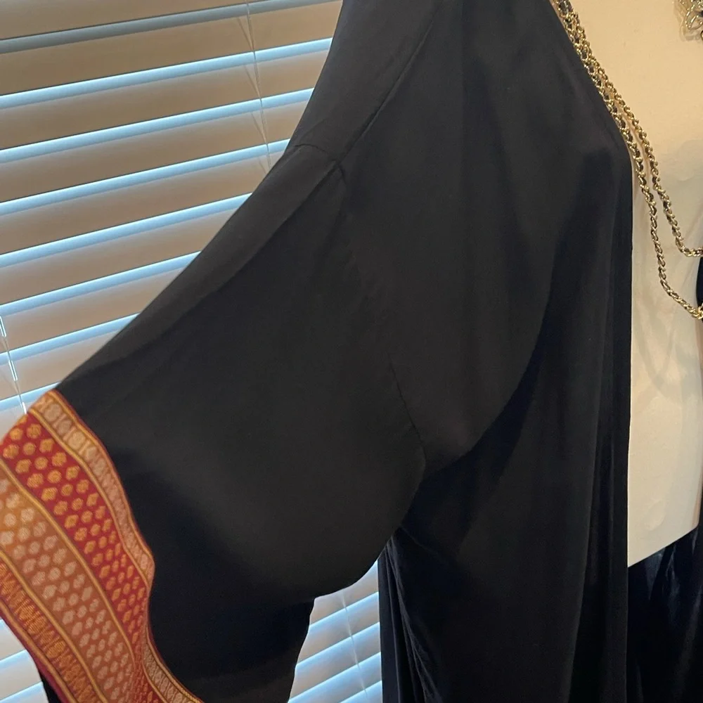 Beautiful black open front kimono with Aztec arm and bottom trim - Picture 4 of 11